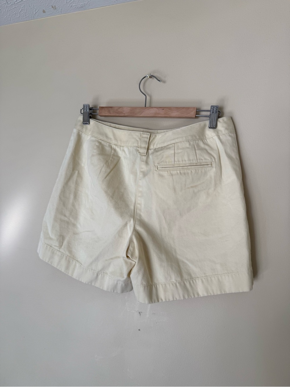 LOFT Yellow butter Cream Bermuda Chino Shorts with Welt Pockets - Picture 5 of 10